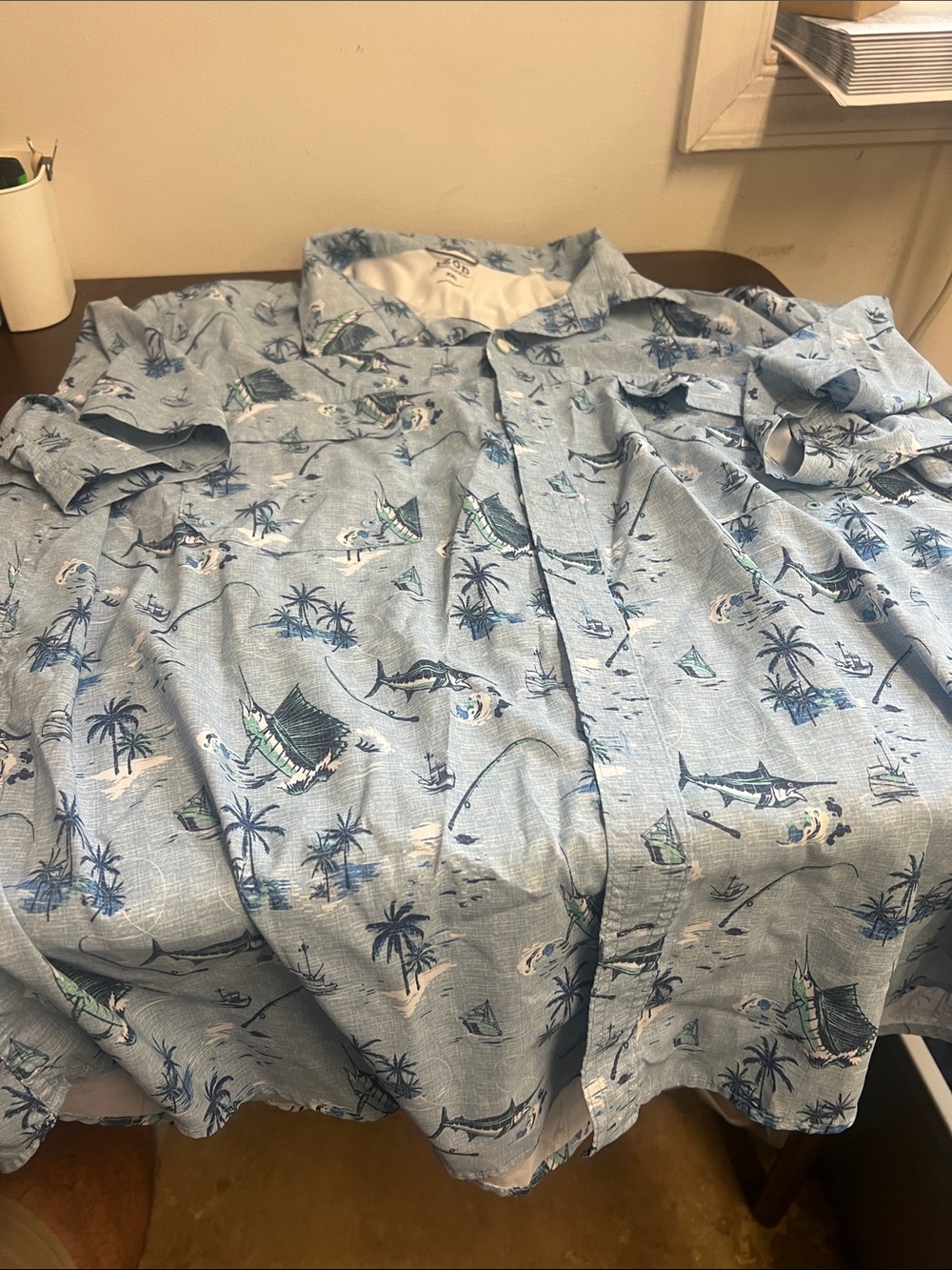 Izod Light Blue Tropical Print Vented Short-Sleeve Button-Down